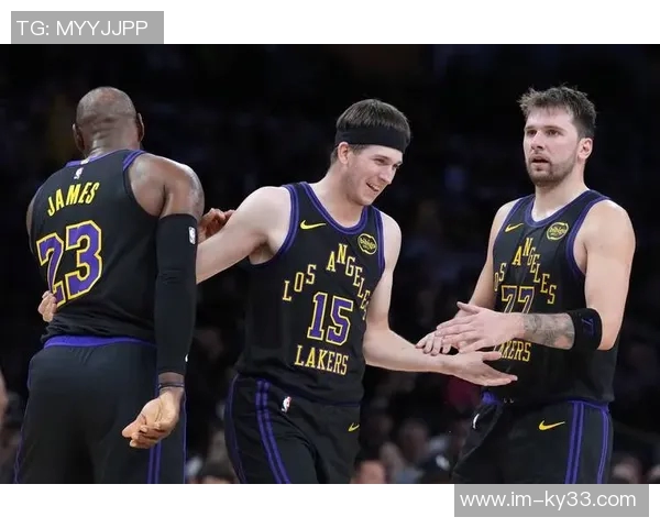 奎因关键反击撞倒东契奇湖人成功挑战改判为进攻犯规 奎因关键反击撞倒东契奇湖人成功挑战改判为进攻犯规