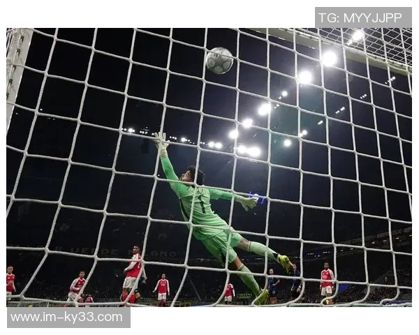 本赛季欧冠门将零封统计拉亚领跑维卡里奥紧随其后