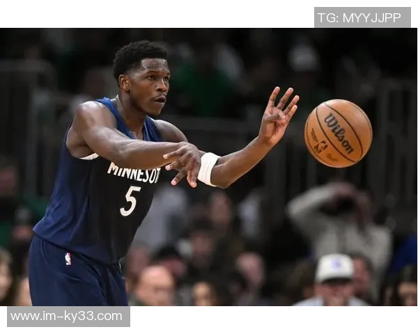 爱德华兹表现出色半场8投4中三分球命中率高达60贡献16分4篮板 爱德华兹表现出色半场8投4中三分球命中率高达60贡献16分4篮板